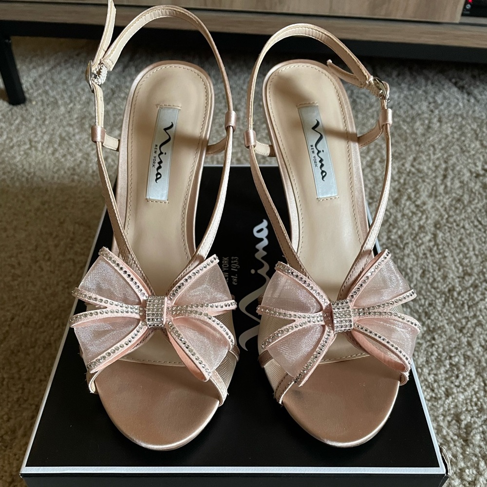 ❤️Blush bow rhinestone heels (worn once).